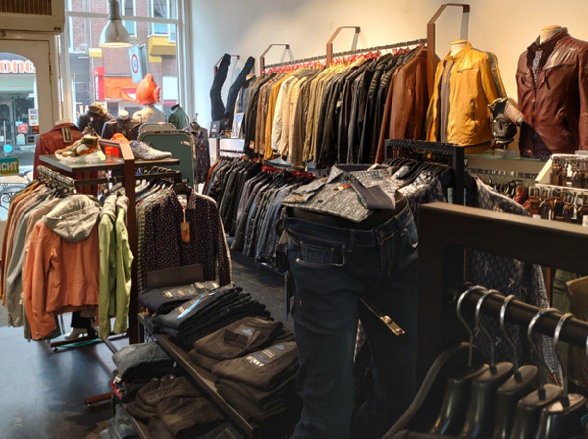 De winkel van Zaal Leatherwear aan de Oude Ebbingestraat in Groningen